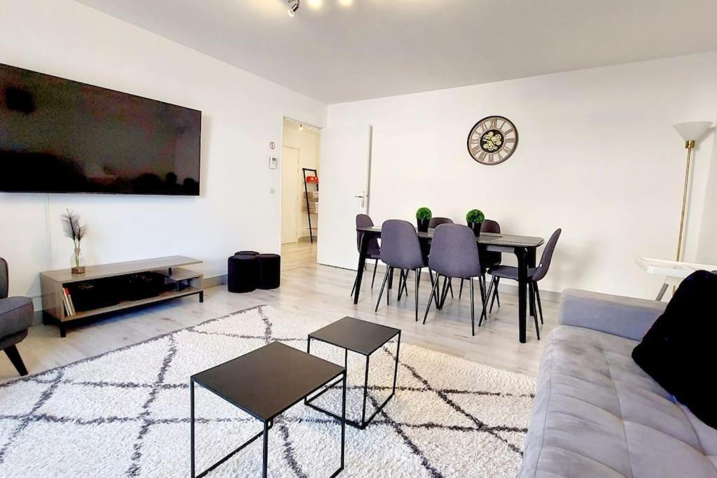 Cosy Home 2, 2 Chambres, 6 Personnes, 3 Min Gare, Parking セルジー エクステリア 写真