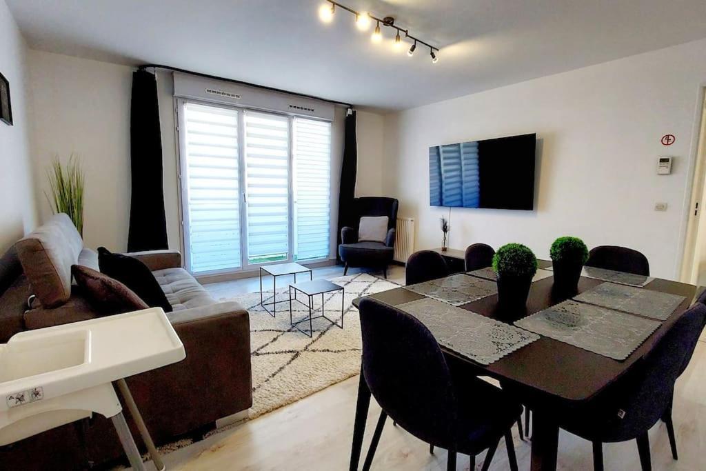 Cosy Home 2, 2 Chambres, 6 Personnes, 3 Min Gare, Parking セルジー エクステリア 写真